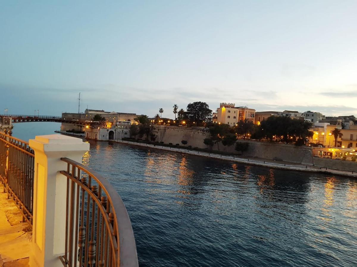 Philos - Appartements & Rooms Taranto Exterior foto